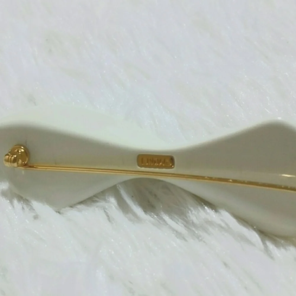 Monet Acrylic Twisty Bar Brooch Pin